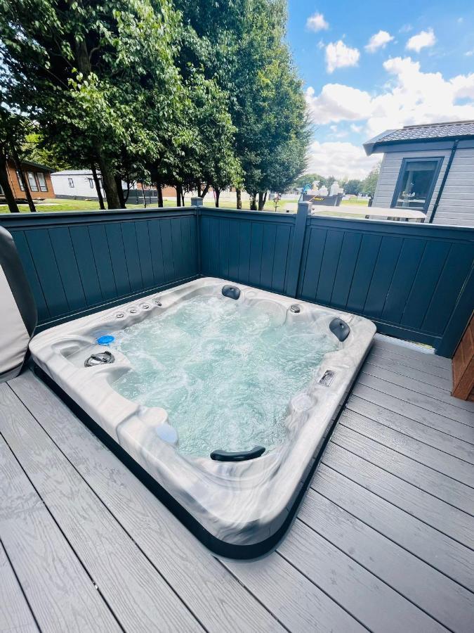 Fir Tree Lodge With Hot Tub Йорк Екстер'єр фото