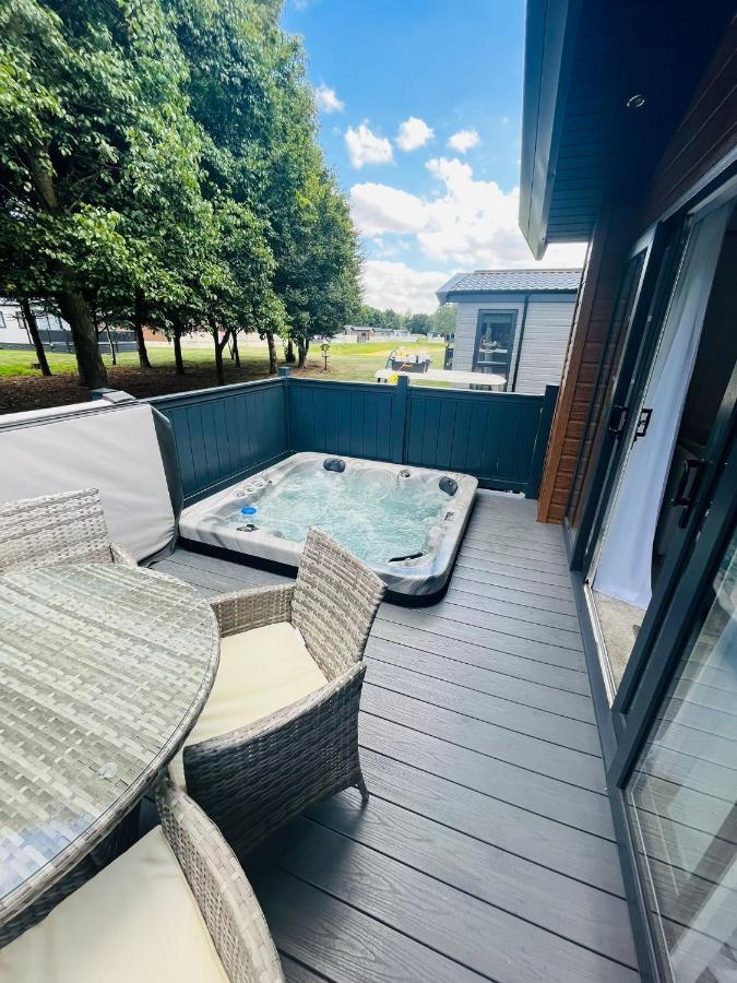 Fir Tree Lodge With Hot Tub Йорк Екстер'єр фото